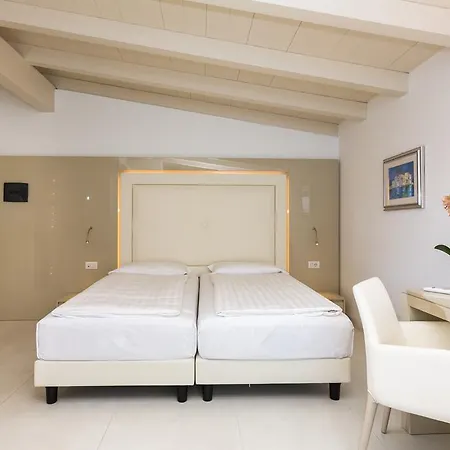 Hotel Vega 3*