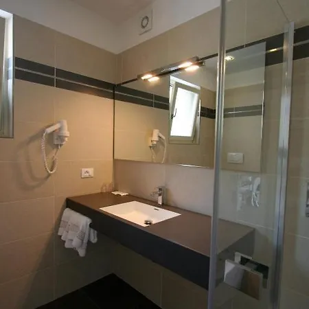Vega 3* Malcesine