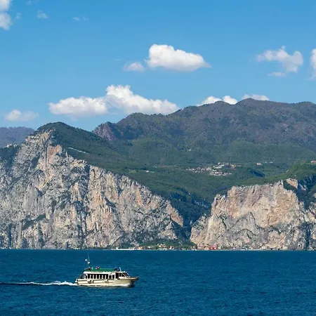 Vega 3* Malcesine