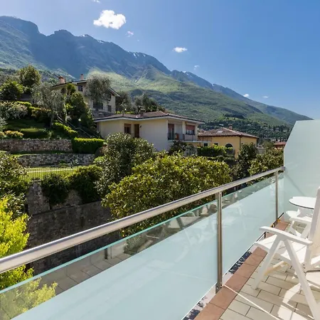 Vega 3* Malcesine