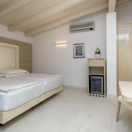 Vega 3* Malcesine