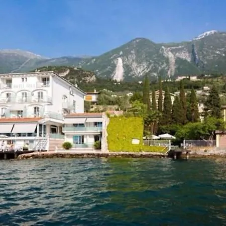 Otel Vega 3*